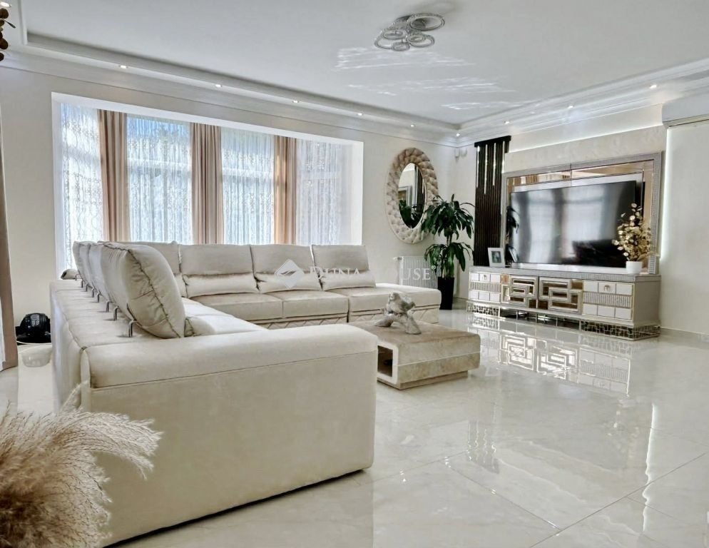 7 bed · 356m² · 329.000.000 ft