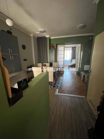 Kiadó téglalakás, albérlet, Pécsett, Apáca utcában, 1 szobás