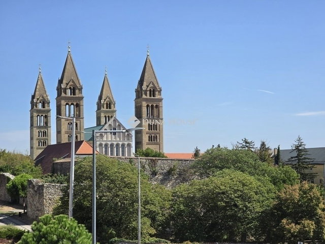 Eladó téglalakás, Pécsett 72.9 M Ft, 3 szobás