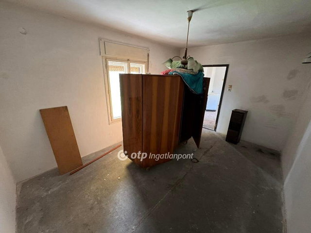 Eladó családi ház, Cegléden 17 M Ft, 1 szobás