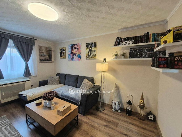 Eladó családi ház, Dunaszentbenedeken 45.5 M Ft, 3 szobás