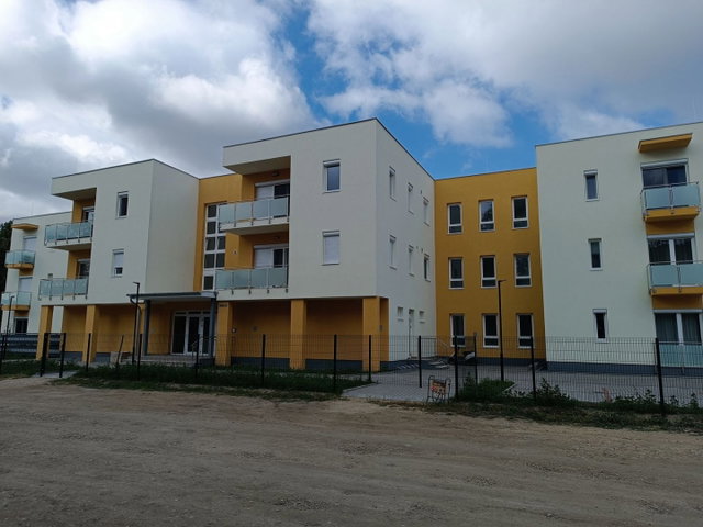 Kiadó téglalakás, albérlet, Ajkán 160 E Ft / hó, 1 szobás