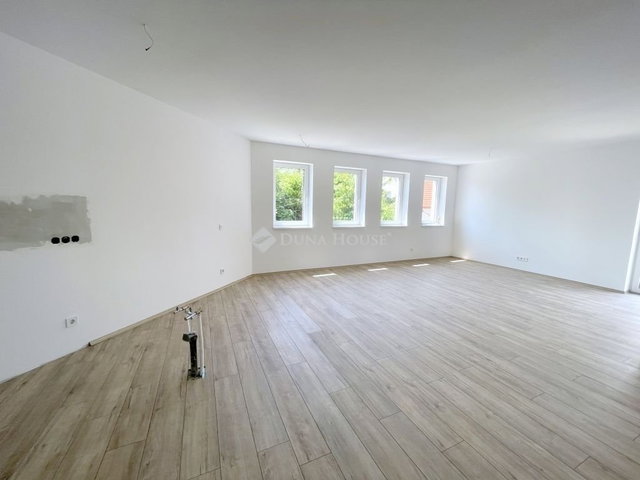 Eladó téglalakás, Kecskeméten 99.9 M Ft, 4 szobás