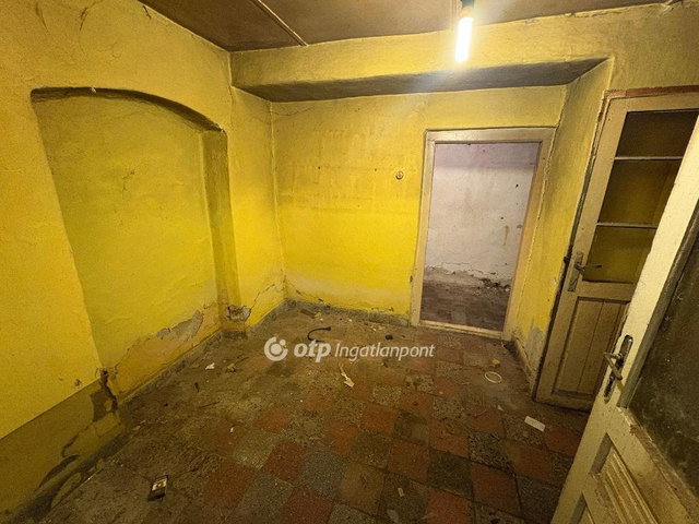 Eladó családi ház, Kunhegyesen 3.5 M Ft, 2 szobás