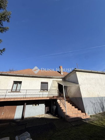 Eladó családi ház, Ajkán 47.9 M Ft, 3 szobás