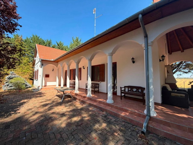 Eladó családi ház, Kiskunfélegyházán 165 M Ft, 4 szobás