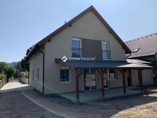 Eladó ikerház, Százhalombattán 135 M Ft, 5 szobás