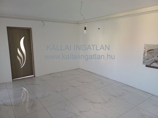 Eladó családi ház, Szakolyon 8 M Ft, 1 szobás