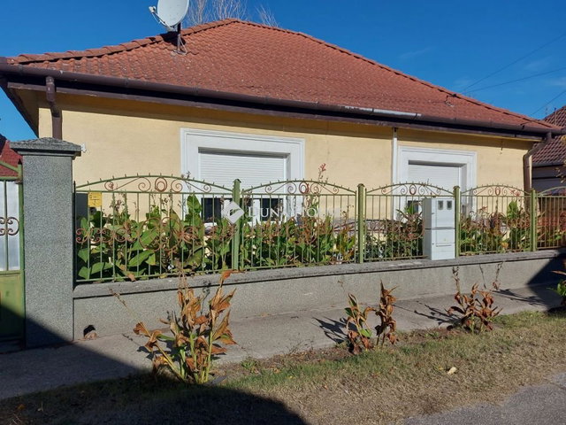 Eladó családi ház, Csengődön, Tompa Mihály utcában 37 M Ft