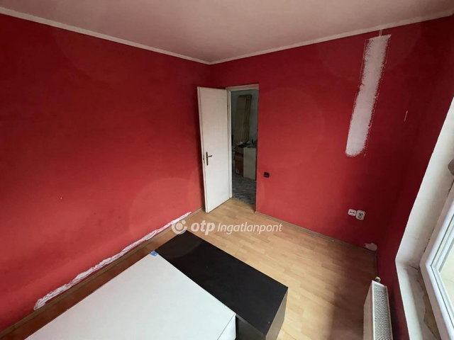Eladó családi ház, Szigetszentmiklóson 74.9 M Ft, 1+2 szobás