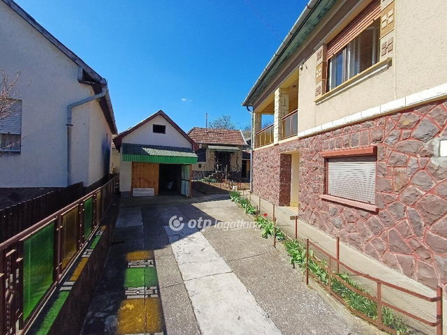 Eladó családi ház, Bükkszéken 39.9 M Ft, 4+2 szobás