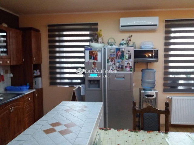 Eladó családi ház, Balatonszabadiban 89.9 M Ft, 5 szobás