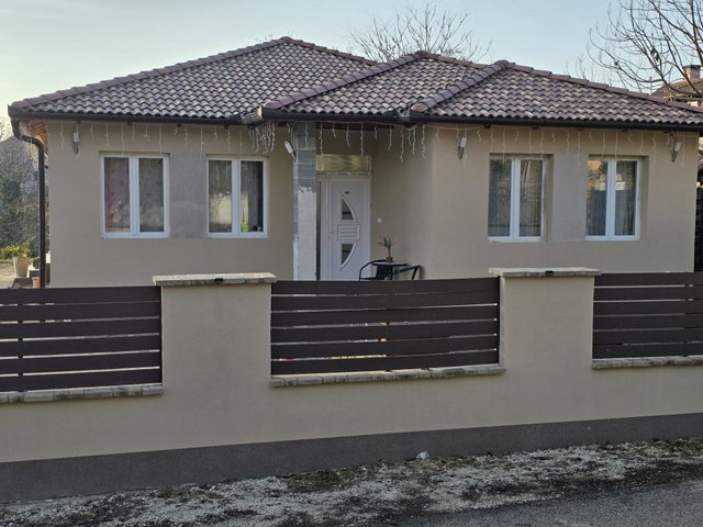 Eladó családi ház, Ercsiben 84.9 M Ft, 4 szobás