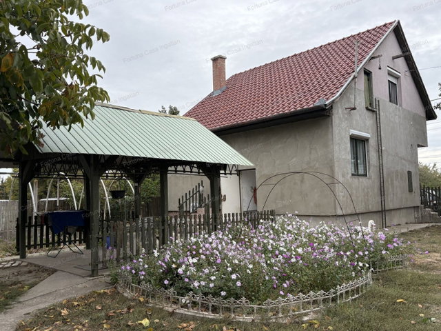 Eladó családi ház, Kecskeméten 53 M Ft, 3 szobás
