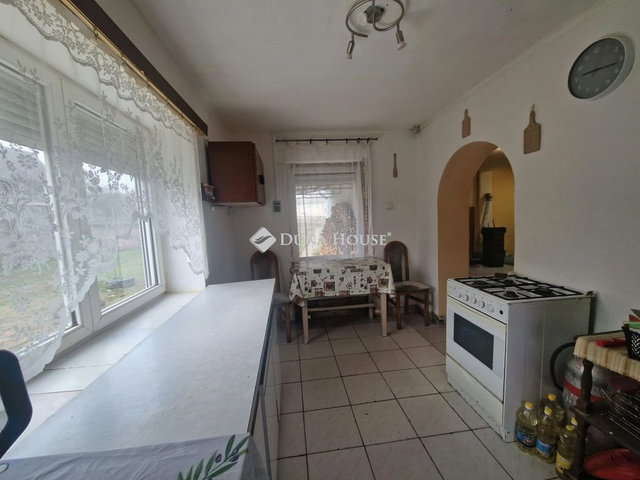 Eladó családi ház, Csányoszrón 8.5 M Ft, 3 szobás