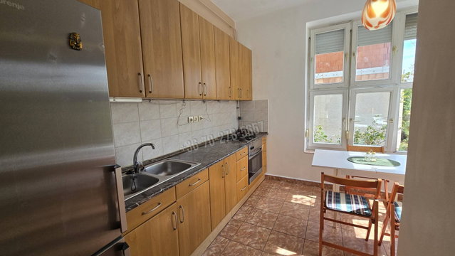 Kiadó téglalakás, albérlet, Pécsett, János utcában