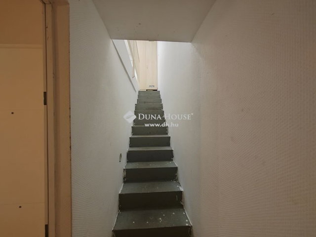 Eladó üzlethelyiség, Tökölön 144 M Ft, 1 szobás