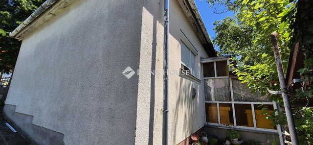Eladó családi ház, Pécsett 47.9 M Ft, 2 szobás