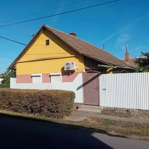 Eladó családi ház, Mezőtúron 10.2 M Ft, 2 szobás