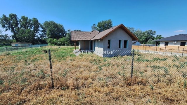 Eladó családi ház, Ráckevén 79.9 M Ft, 1 szobás
