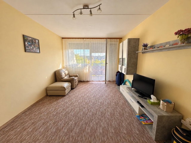 Eladó panellakás, Komlón, Körtvélyes utcában 27.9 M Ft