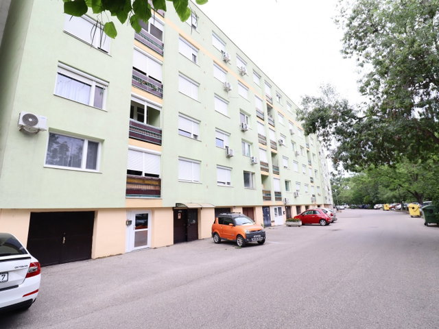 Eladó panellakás, Szegeden 51.9 M Ft, 3 szobás