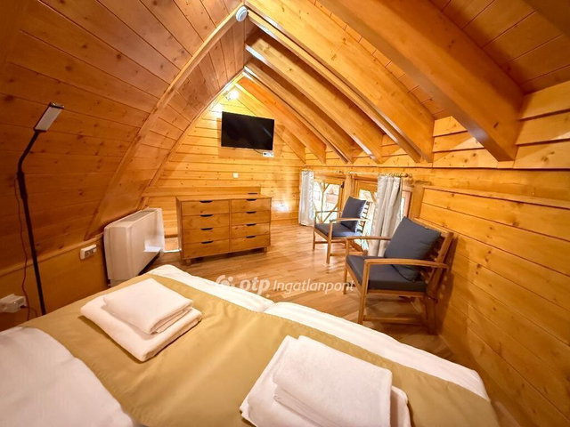 Eladó családi ház, Pilisszentkereszten 650 M Ft, 11 szobás