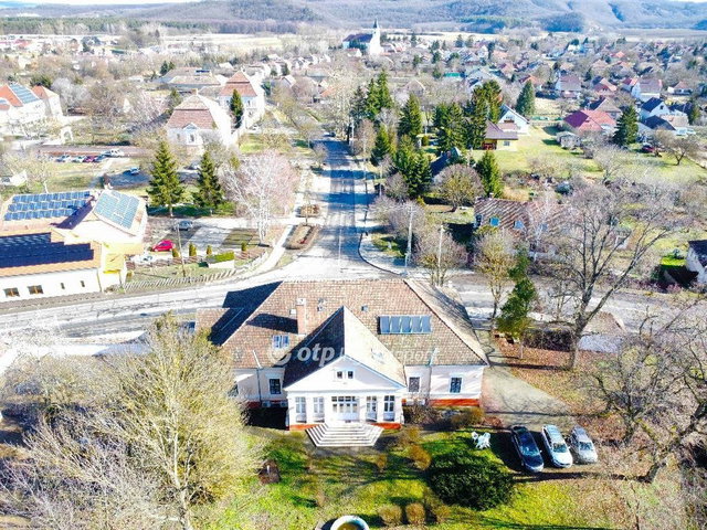 Eladó családi ház, Szügyön 250 M Ft, 15 szobás