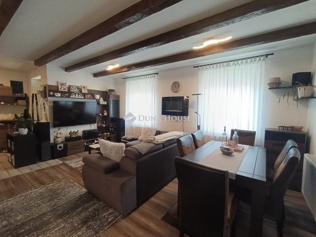 Eladó ikerház, Gödöllőn 120 M Ft, 4 szobás