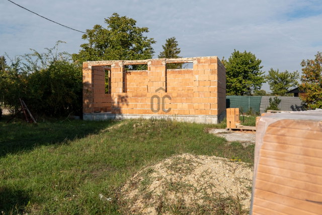 Eladó családi ház, Székesfehérvárott 15.49 M Ft, 1 szobás