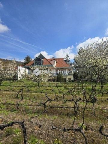 Eladó családi ház, Pécsett 172 M Ft, 6 szobás
