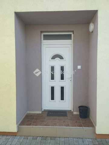 Eladó családi ház, Székesfehérvárott 160 M Ft, 8 szobás