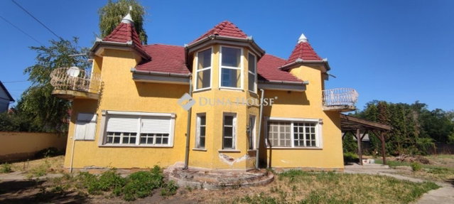 Eladó családi ház, Cegléden 85 M Ft, 7 szobás