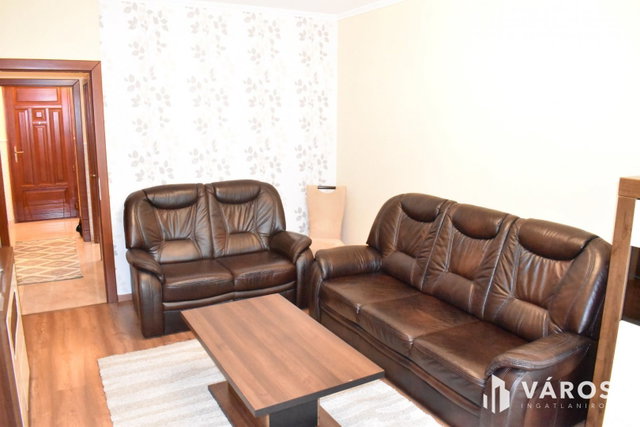 Kiadó téglalakás, albérlet, Gyulán 150 E Ft / hó, 3 szobás
