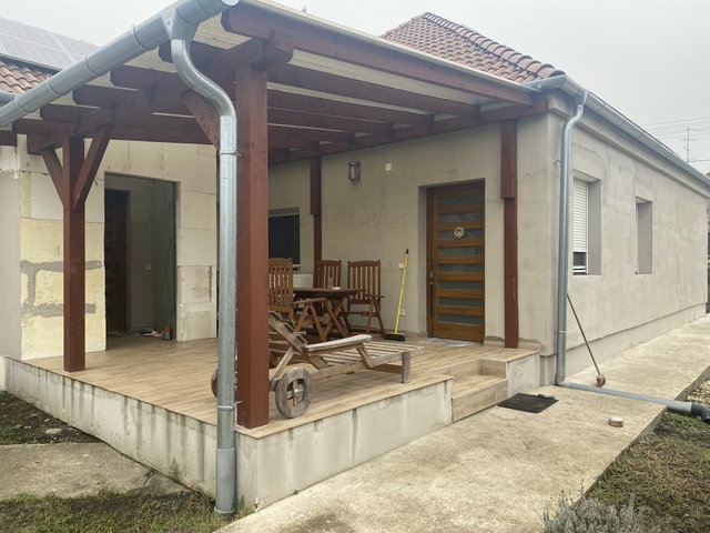 Eladó családi ház, Hegyeshalomban 99 M Ft, 6 szobás