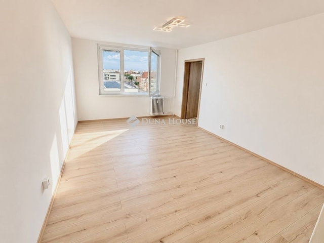 Eladó panellakás, Debrecenben 69.9 M Ft, 3 szobás