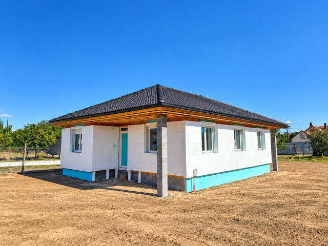 Eladó családi ház, Ságváron 89.9 M Ft, 4 szobás