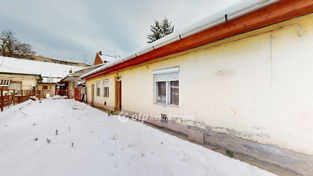 Eladó családi ház, Egerben 40 M Ft, 3 szobás