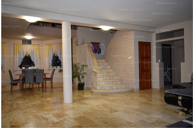 Eladó családi ház, Csempeszkopácson 134.9 M Ft, 8 szobás