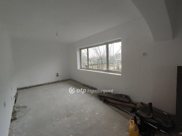 Eladó családi ház, Kiszomboron 29.9 M Ft, 3 szobás