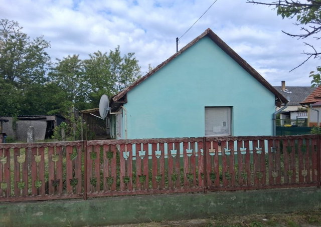 Eladó családi ház, Mezőcsáton 7.5 M Ft, 1+1 szobás