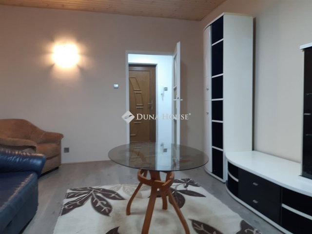 Eladó téglalakás, Pécsett 48 M Ft, 2 szobás