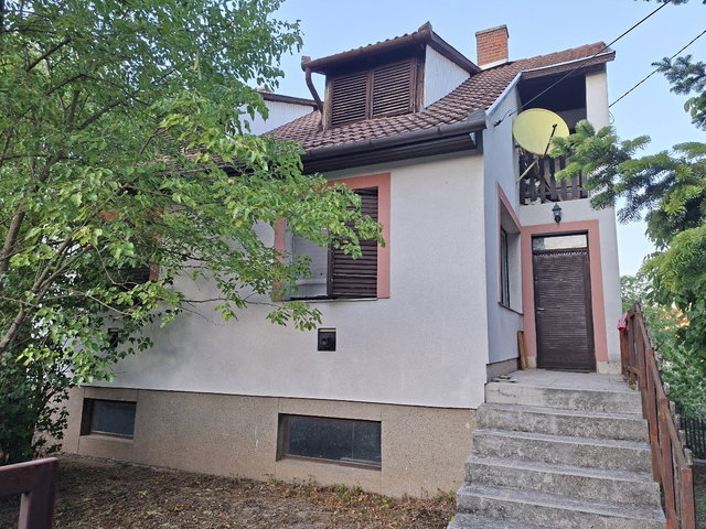 Eladó családi ház, Pécsett 52 M Ft, 3 szobás