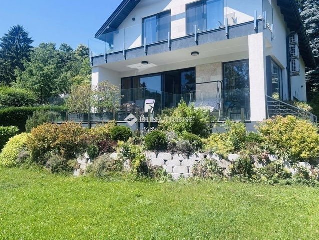 Eladó családi ház, Szentendrén 198 M Ft, 4 szobás