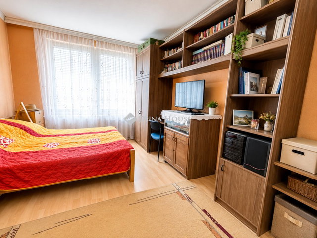 Eladó panellakás, Nyíregyházán 48 M Ft, 3+1 szobás