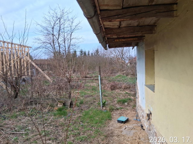 Eladó családi ház, Lőrinciben 0.4 M Ft, 2 szobás