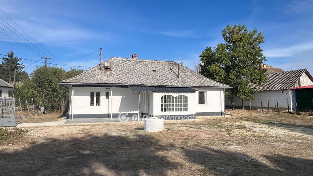Eladó családi ház, Ároktőn 11.9 M Ft, 2 szobás