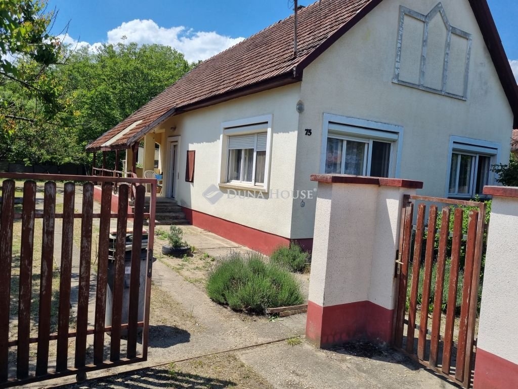 3 bed · 81m² · 70.900.000 ft