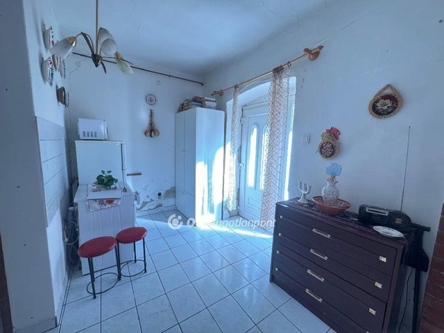Eladó családi ház, Pázmándon 39.99 M Ft, 2+1 szobás