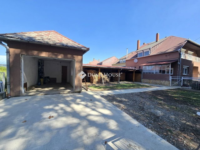 Eladó családi ház, Szentlőrincen 79.9 M Ft, 5 szobás